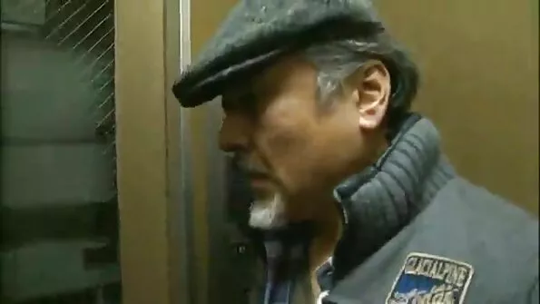 Tütar kaotas piljardis isaga seksi ja keppis teda.