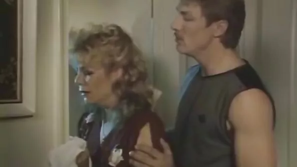 Õde nägi oma venna tõmblevat riista ja võttis selle kõhklemata suhu.