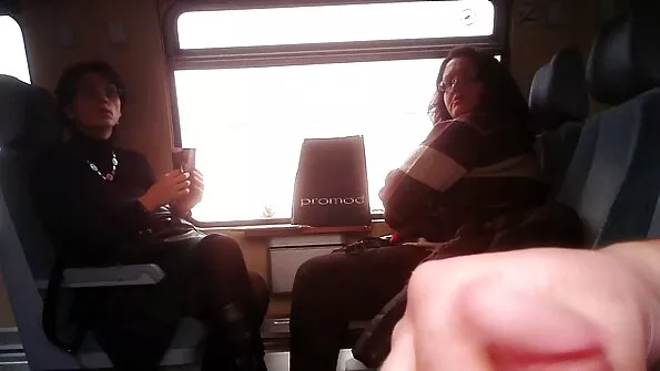 Ma tahan, et sa mind koeraliku stiiliga keppiksid! Kasuema võrgutas kasupoega pärast jalamassaaži.