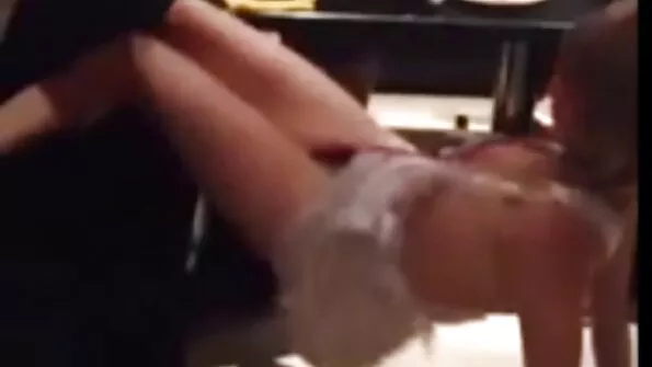 Õde keppib venda, sest ta on teda juba alasti näinud.