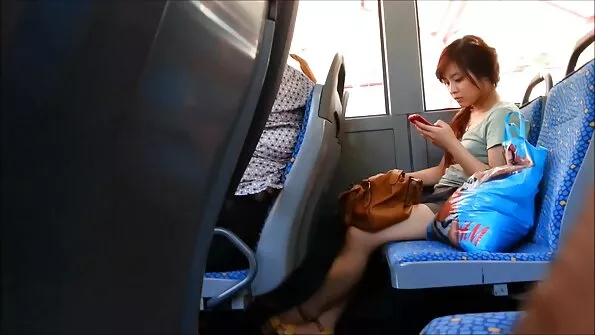 Õde kinnisilmi, et poiss-sõber saaks teda keppida, kuid see osutus tema vennaks.