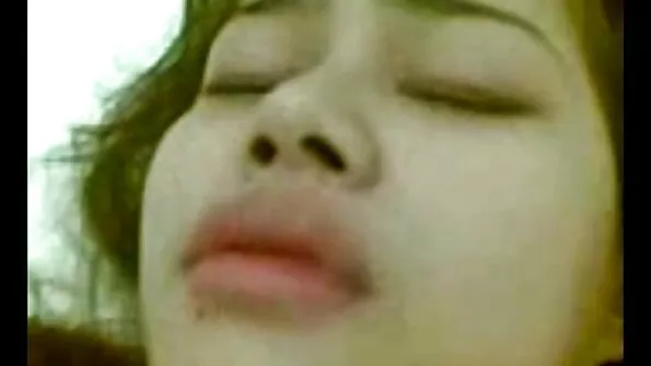 Hommikune anaal köögis muretu õega aluspükstes alla lastud.