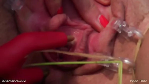 Blond tütar andis isale suhu, et laseks tal öö läbi jalutama minna.