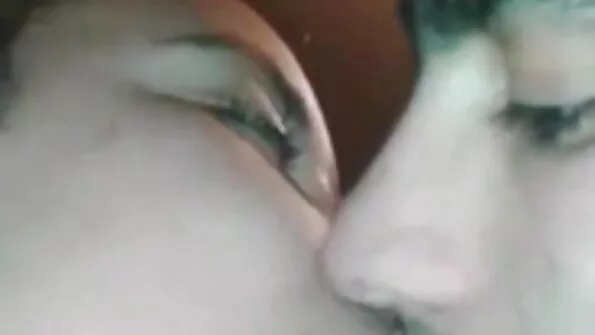 Ema imeb poja peenisest sperma välja ja tunneb pidevat tõmmet tema poole.