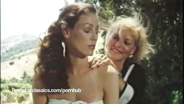 Ema imeb poja riista ja annab end šokolaadisilmasse keppimiseks.