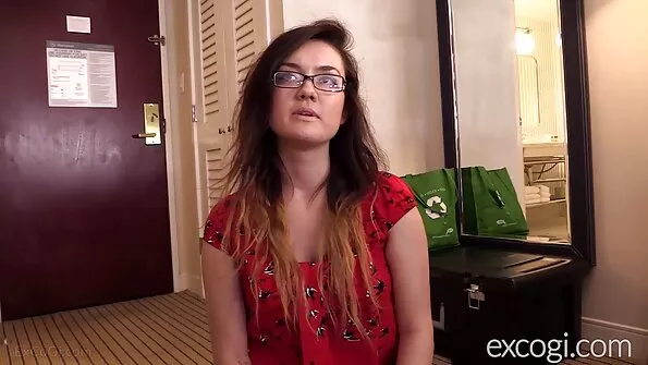 Täispuhutud poeg ei pidanud vastu ja keppis rinnakas ema tualetis.