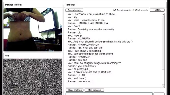 Isa tõmbleb õpilase tütre kiisult enne autoseksi.