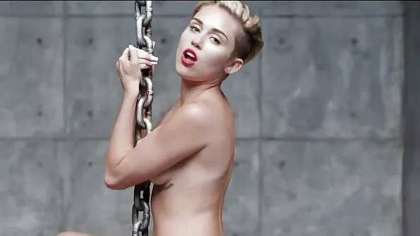 Poeg keppis unine ema suhu ja kiisu vene pornograafias.