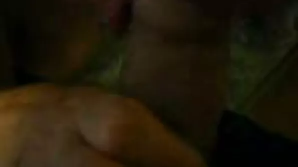 Poeg kasutas ära ema kinnijäänud kiisu, hiilides talle tagant järele.