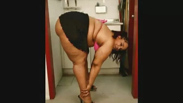 Mängib vibraatoriga, kui isa ajab mu tihedat kiisu.