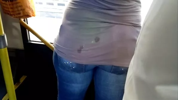 Õde imeb salaja oma vennast, sest ema on teises toas!.