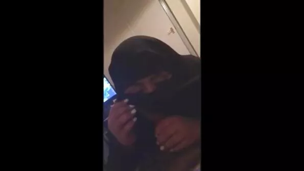 Et isa peenis kiisu sisse libiseks, niisutas tütar seda süljega.