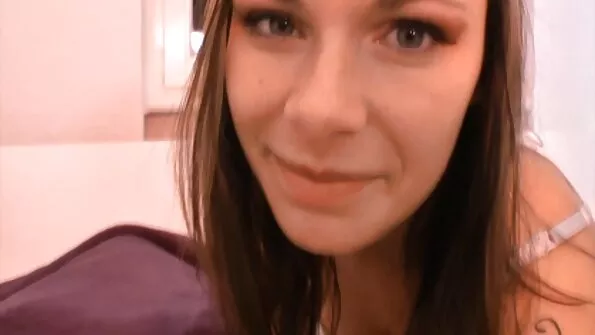 Šokolaaditahvli eest tõusis noor õde vähiga püsti ja paljastas oma kiisu.