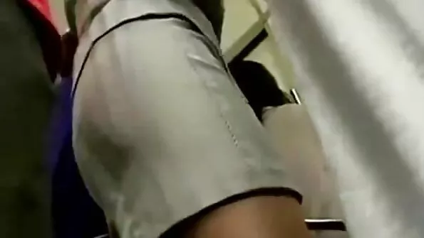 Pruunisilmne ema andis end perverdile, et too ära ei jõnksaks.